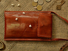 Itsy-bitsy! ❖ Kutchi Leather Purse { Mobile } { 4 }